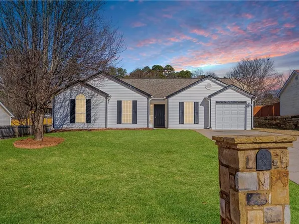 6800 Bells Landing Way, Rex, GA 30273