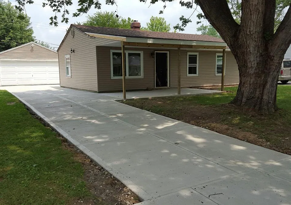 1695 Bowman Dr