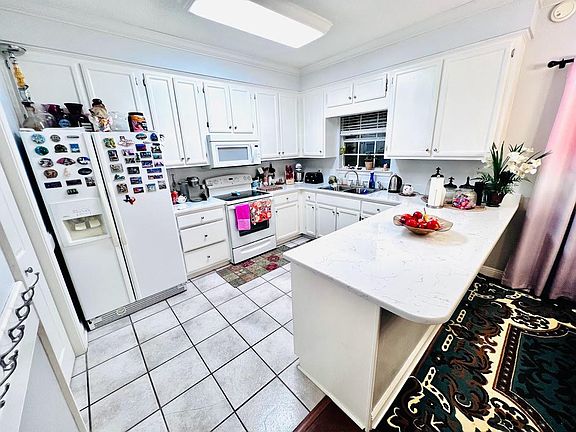 3rd image of 410 Saint Augustine Ave