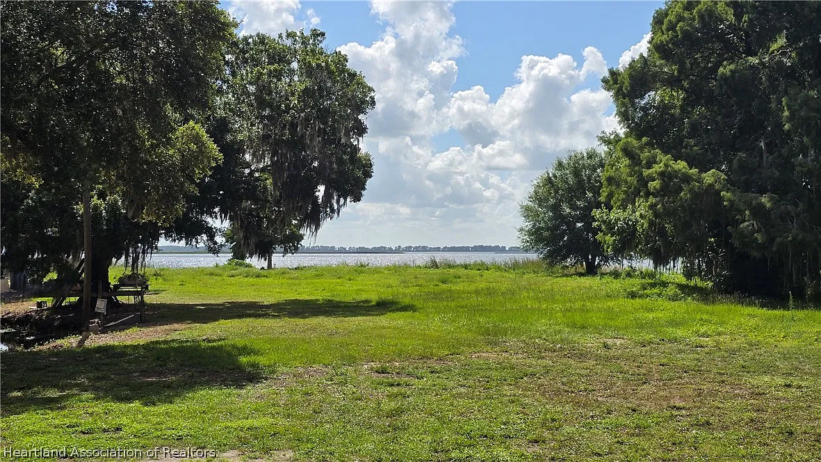 3 bed, 2.0 bath, 1088 sqft, $1,300 — Photo 3