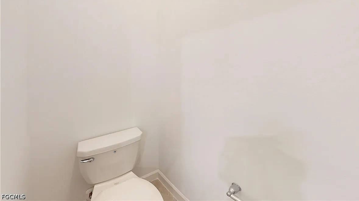 4 bed, 3.0 bath, 2200 sqft, $2,475 — Photo 4