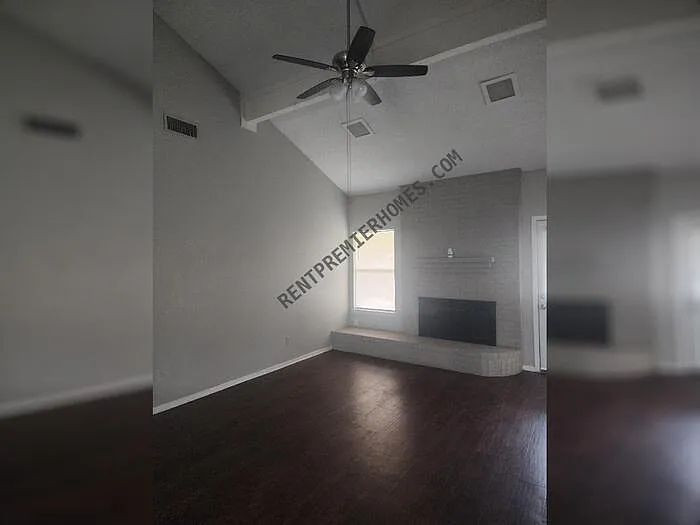3 bed, 2.0 bath, 1435 sqft, $1,895 — Photo 4