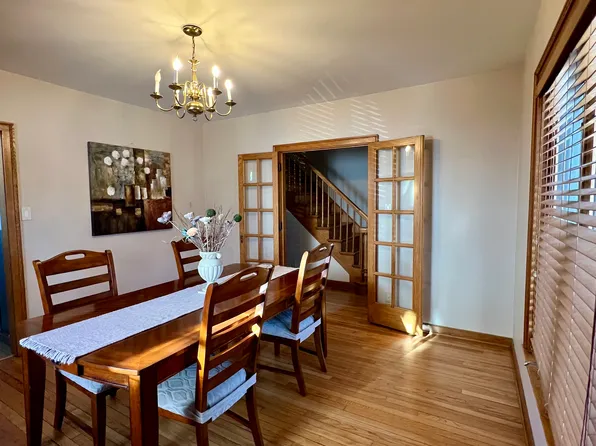 619 N Genesee St, Waukegan, IL 60085