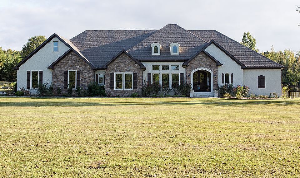 1st image of 15 Palin Ln