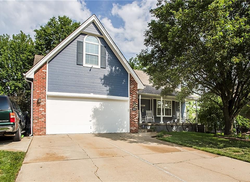 1st image of 840 NE Aaron Dr