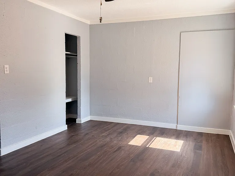 Alvin Apartments — Photo 42
