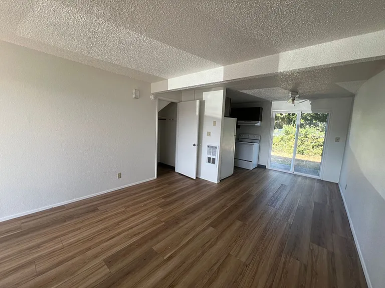 550 Schetter Ave — Photo 10
