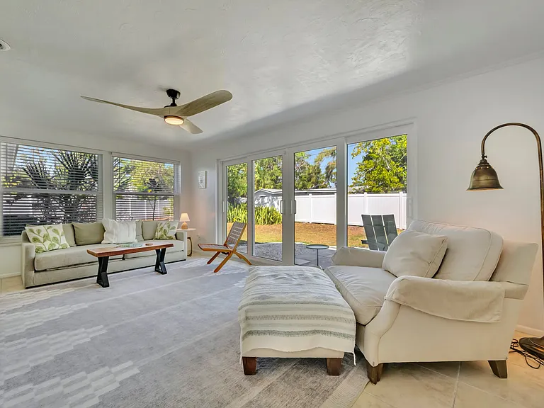 6426 Colonial Dr — Photo 16