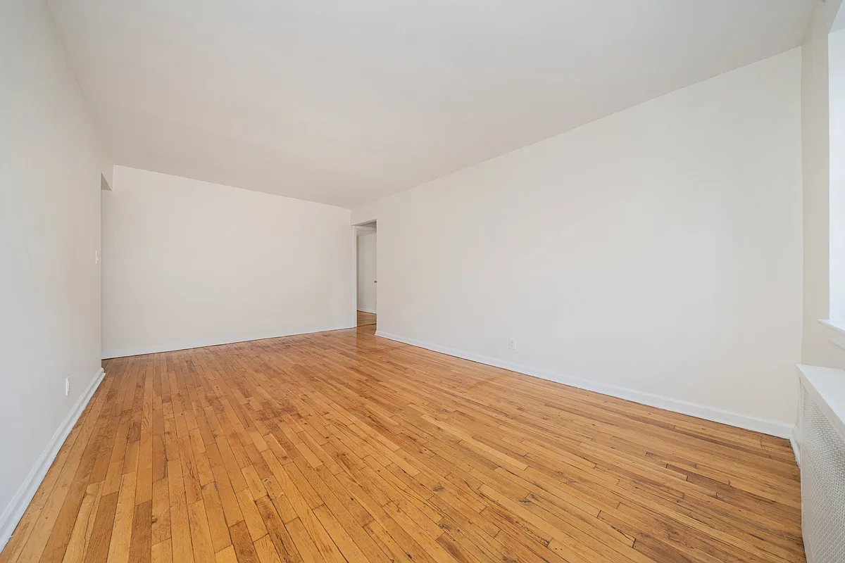 Building Photo - 150-42 75th Ave #3E
