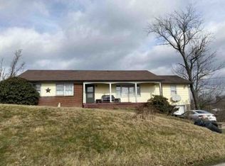 398 Ridgeview Ln, Moundsville, WV 26041