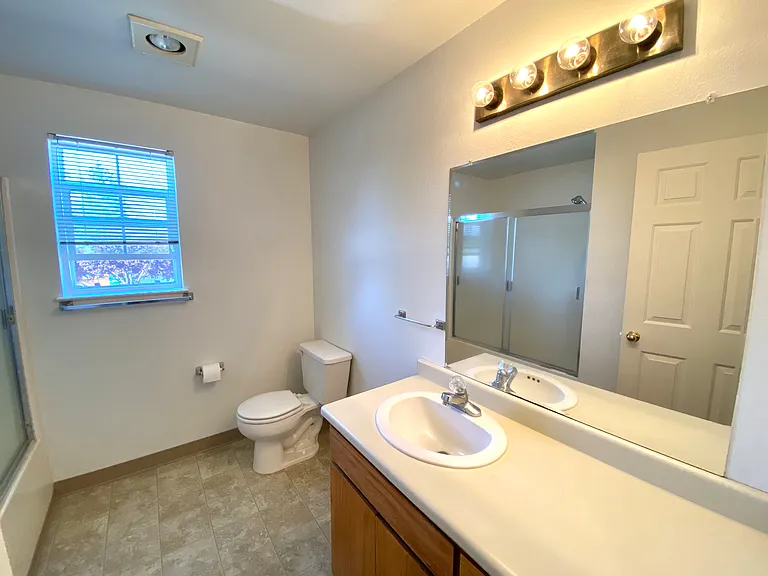 824 Bennett Ave #C — Photo 16