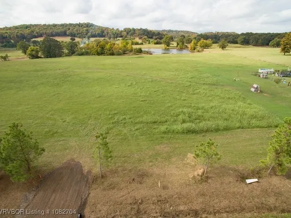 Albatross Dr, Mountainburg, AR 72946