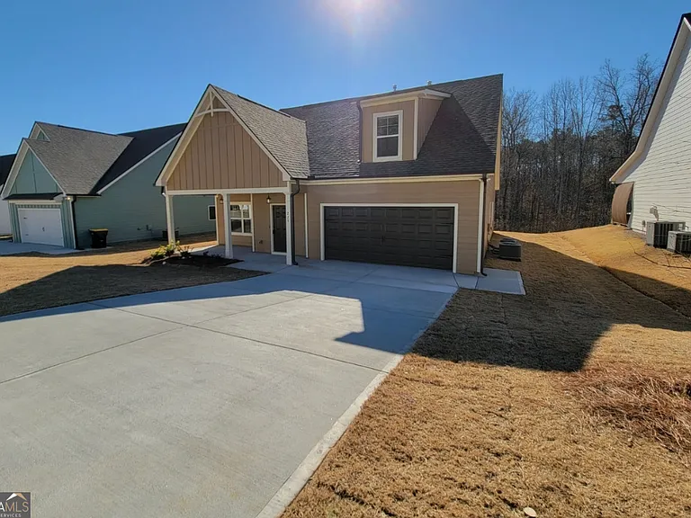 275 Southridge — Photo 3