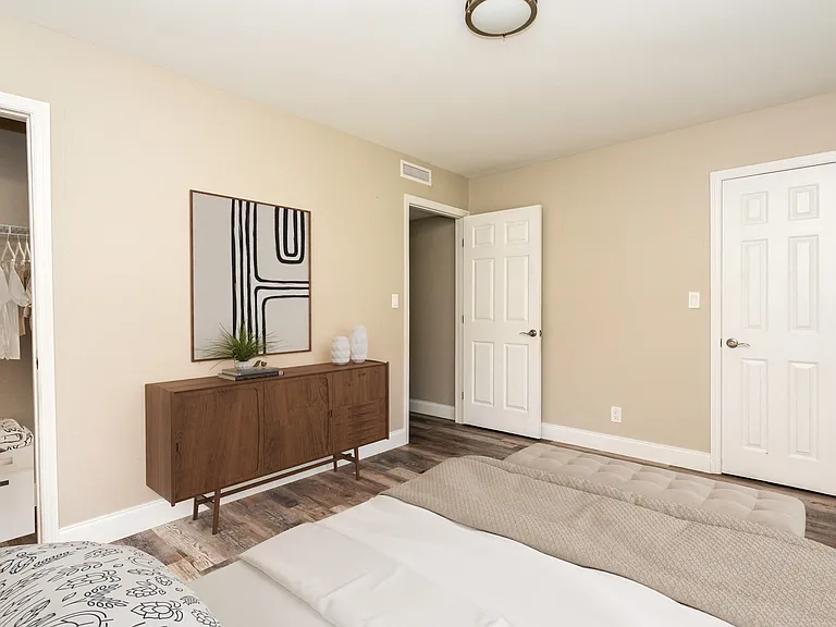 Palm Cove Apartments — Photo 10
