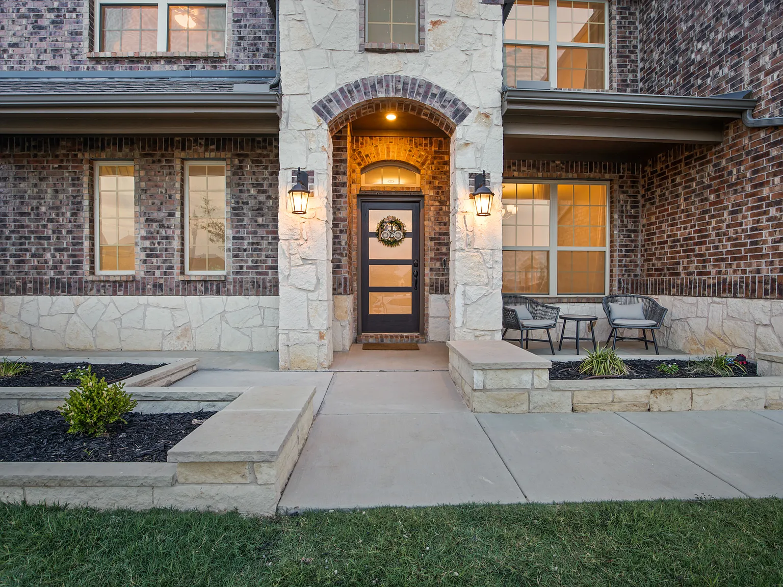 5 bed, 3.5 bath, 3249 sqft, $3,750 — Photo 3