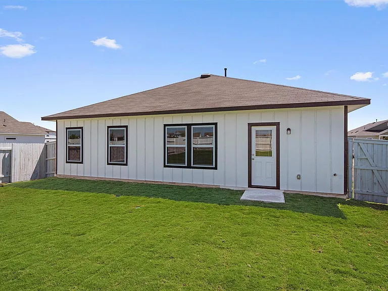135 Chesterfield Dr — Photo 20