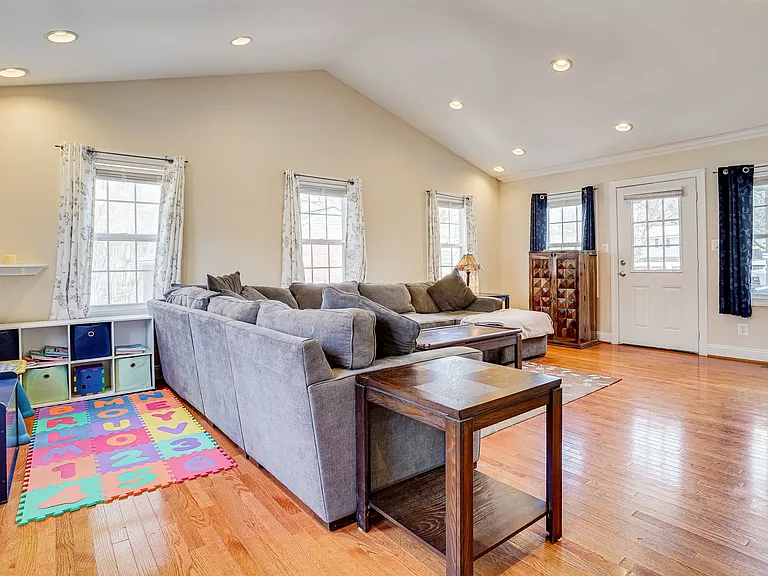 7601 Mendota Pl — Photo 15
