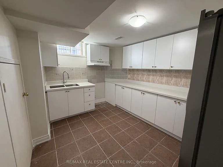 10 Sheldon Dr #BASEMENT — Photo 8