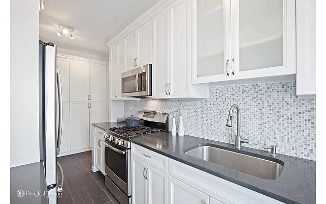 Sold by Douglas Elliman | media 25