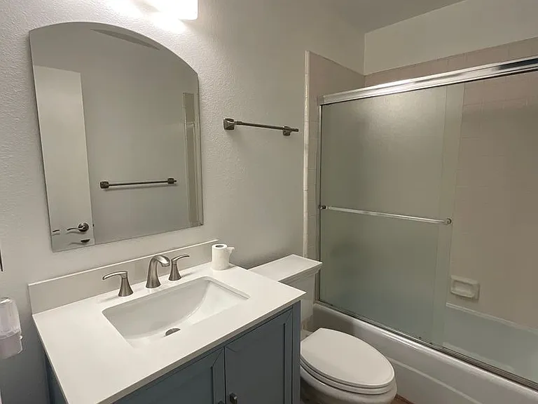1702 Capri Cir — Photo 18
