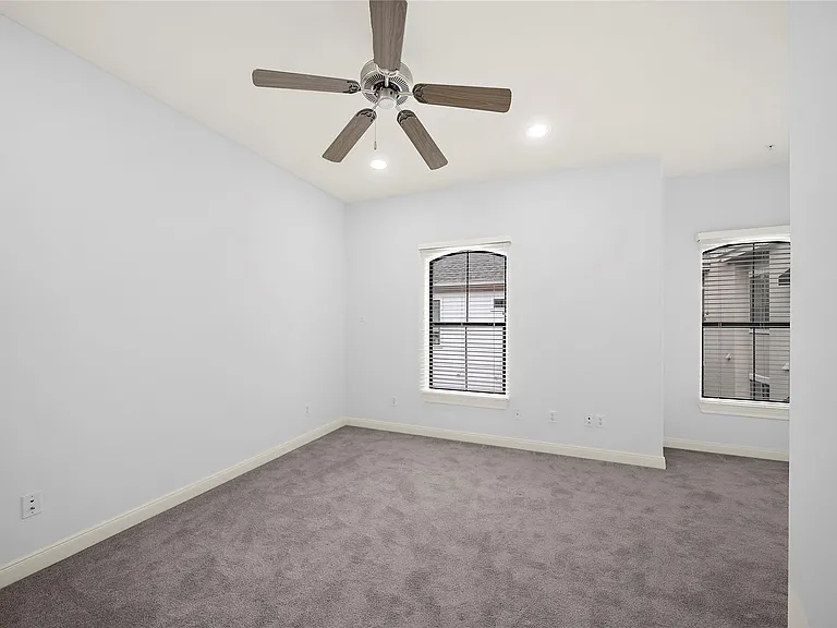 202 McGowen St #F — Photo 16