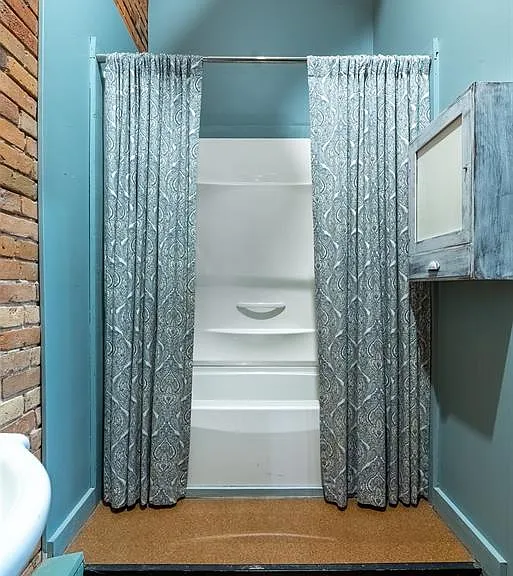 138 King St W #302 — Photo 13