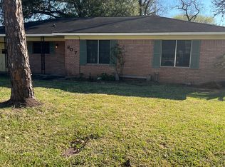 807 Sycamore St, Lake Jackson, TX 77566