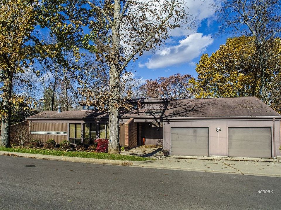 2nd image of 19 Canterbury Dr