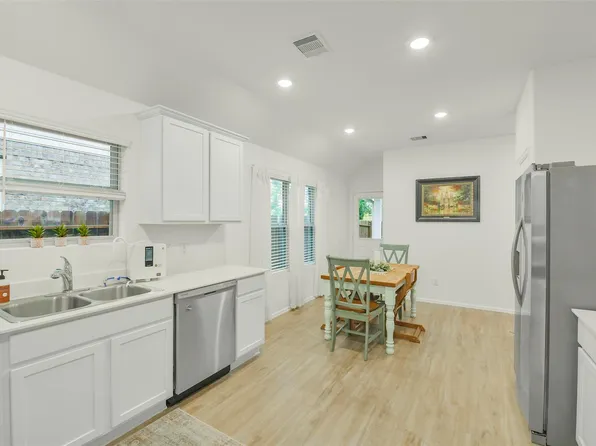 19384 Villa Mesa Dr, New Caney, TX 77357