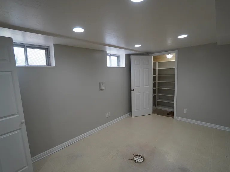 4402 Jefferson Ave — Photo 25