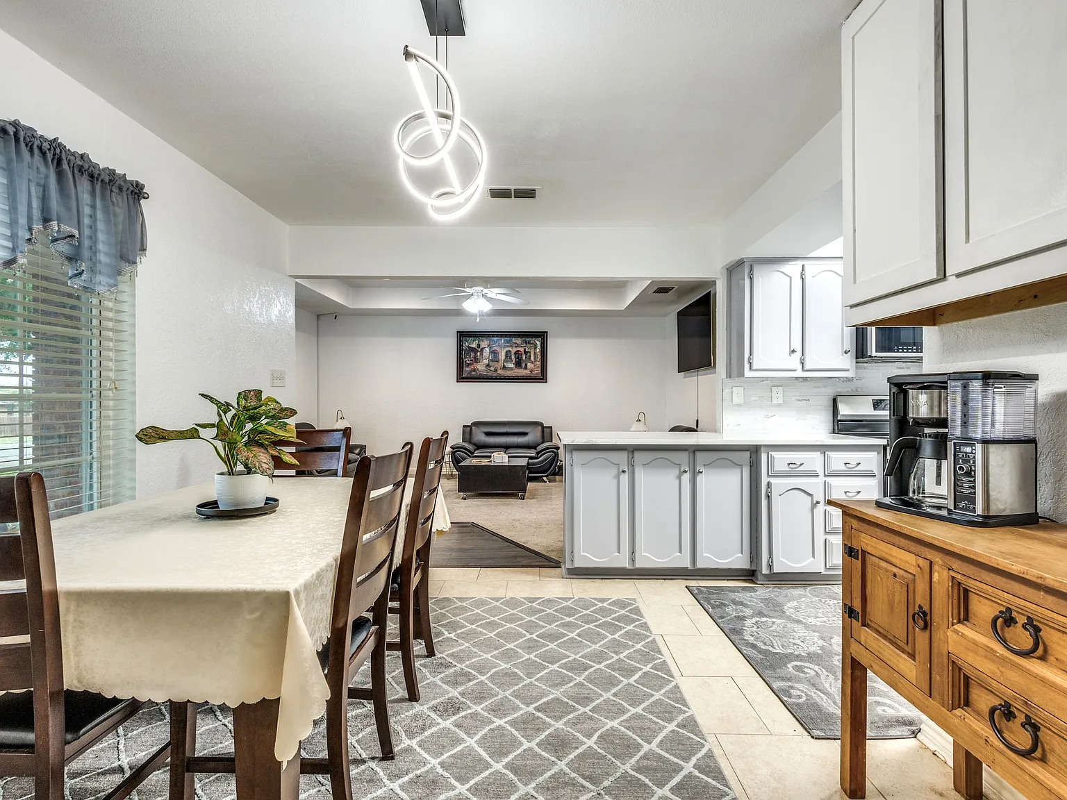 3 bed, 1328 sqft, $1,595 — Photo 4