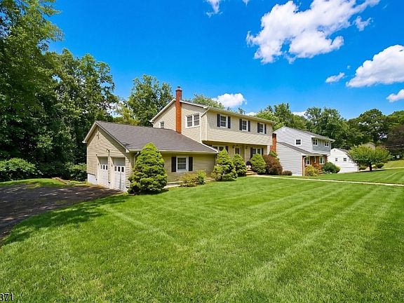 3rd image of 378 FOREST HILL WAY