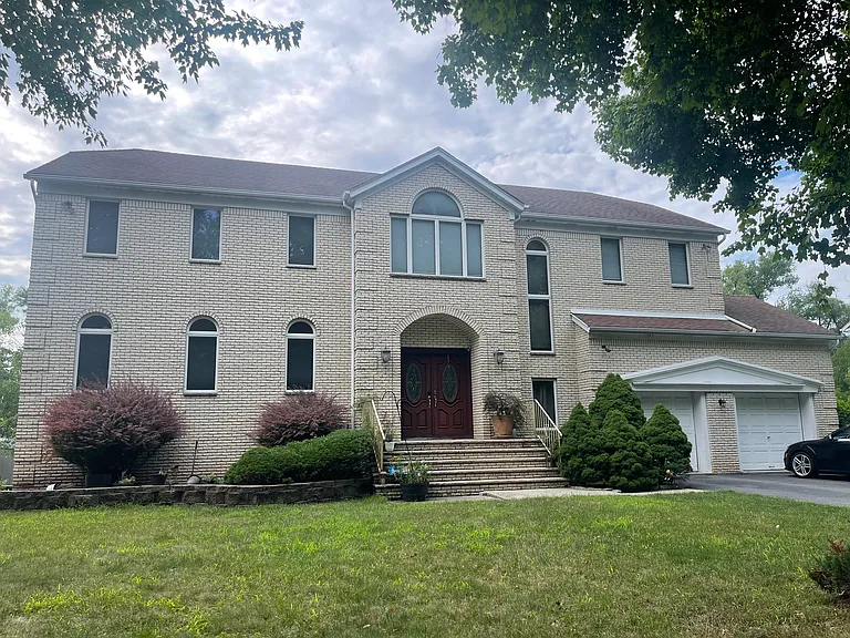 305 Cardinal Pl — Photo 2