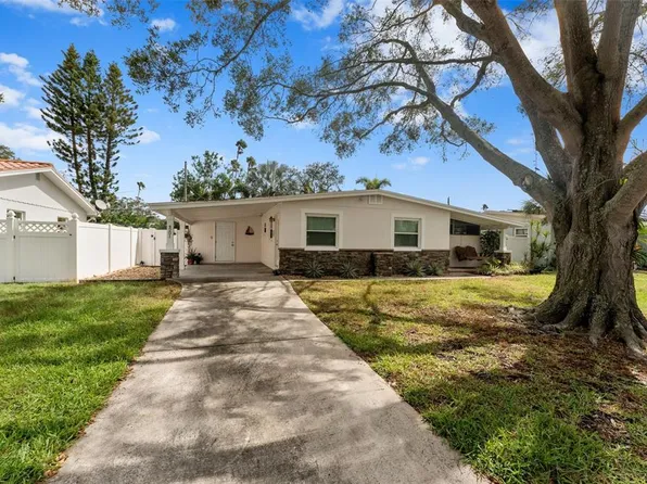 4201 Des Moines St NE, Saint Petersburg, FL 33703