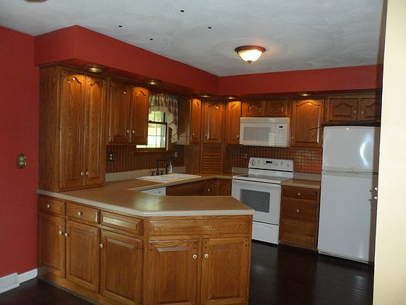 2nd image of 206 Highland Dr