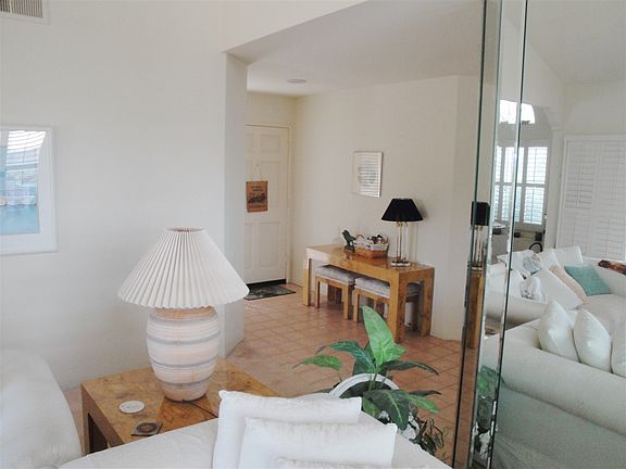ENTRY TO LIGHT/BRIGHT FLOOR PLAN