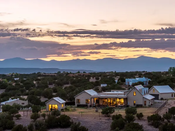 31 Vista Calabasas, Santa Fe, NM 87506