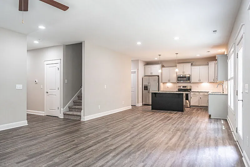 5 bed, 3.0 bath, 2457 sqft, $2,450 — Photo 4
