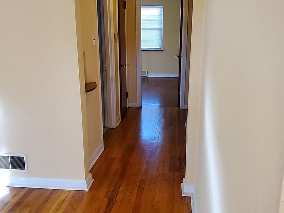 5th image of 3054 Veazey Ave