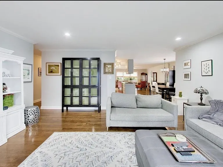 157 Walton St — Photo 3