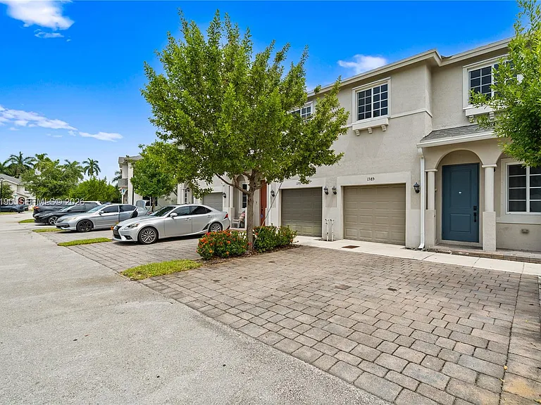 1385 NW 208th Ter #1385 — Photo 7