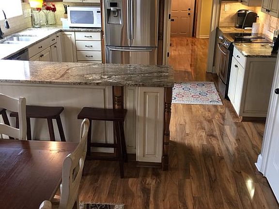 3rd image of 237 Woodland Trace Dr
