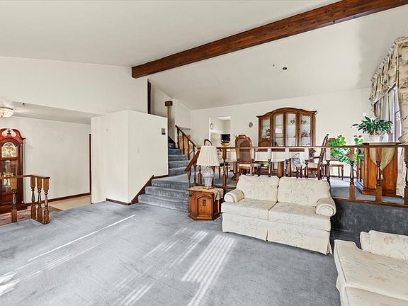 5th image of 10725 S Meadow Ln