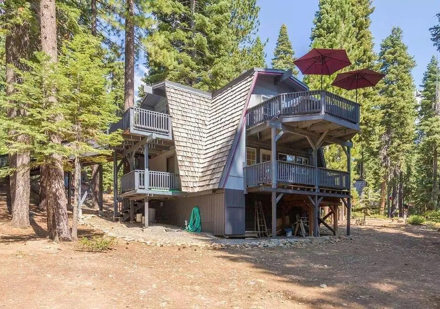 Seasonal Lease: "Ski Bird's Paradise" 5 Bedrooms, Right In Agate Bay — Photo 2