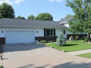 911 Streblow St, Onalaska, WI 54650