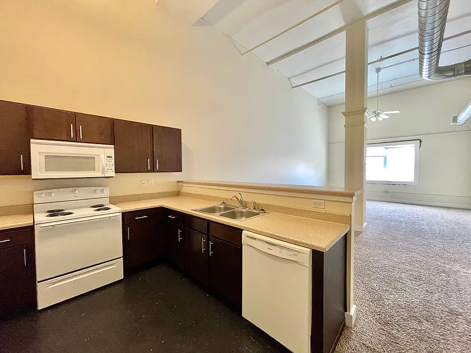 1320 5th Ave #103