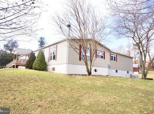 287 Sweet Arrow Lake Rd, Pine Grove, PA 17963