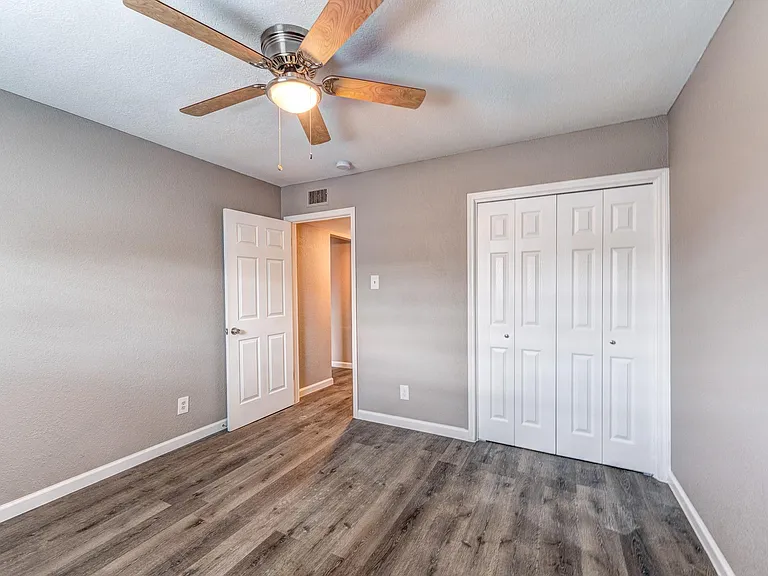 523 Spring Dr #4 — Photo 12