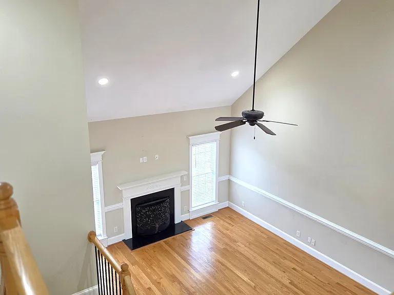 1105 Bert Ct — Photo 6