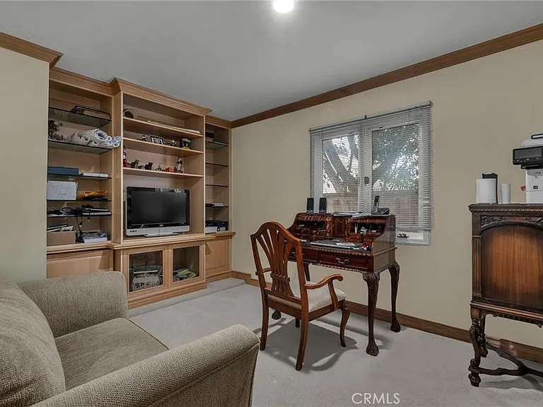 18423 Linnet St — Photo 22